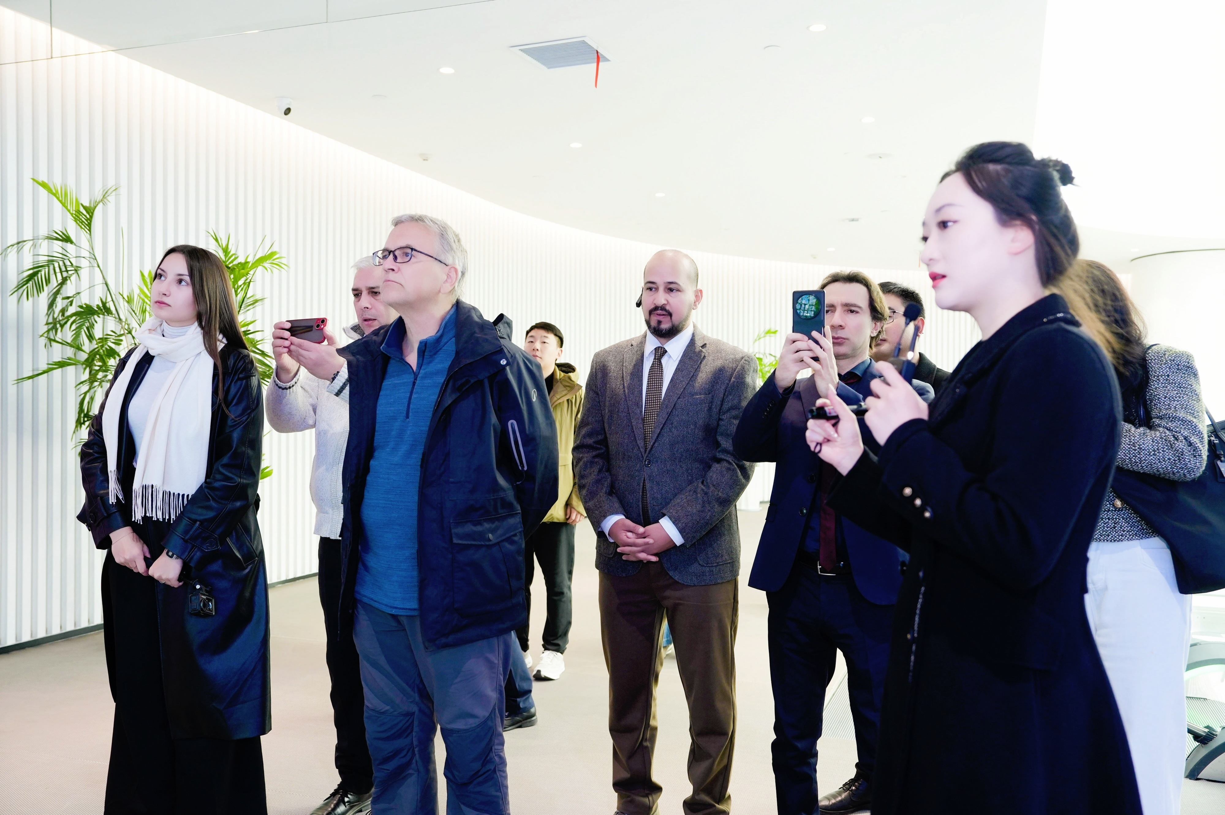 邂逅“空中丝路新起点” 外籍专家看到西安开放新图景_fororder_图片2