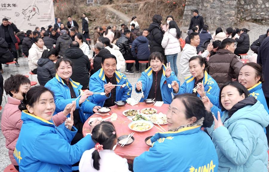 攒着乡愁裹着烟火的新春盛宴 在宁陕县渔湾村热闹上演_fororder_微信图片_20260209112037_1192_356
