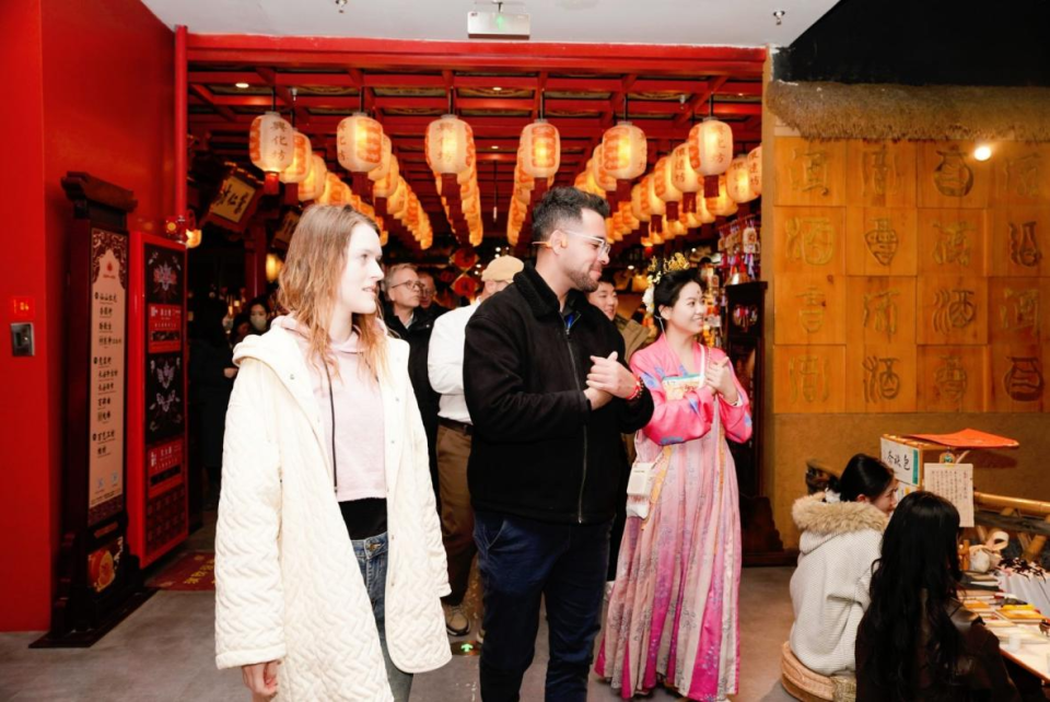 秒变大唐来客!外籍专家在长安十二时辰“穿越”了_fororder_图片37