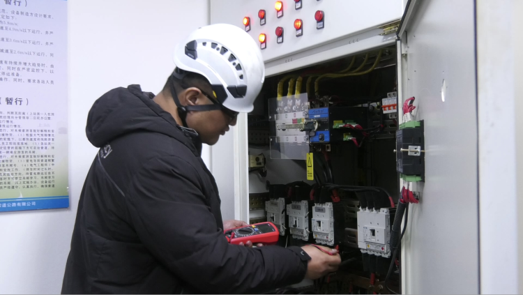 新春走基层 | 登高观日出 夜爬华山年味足服务优_fororder_图片4