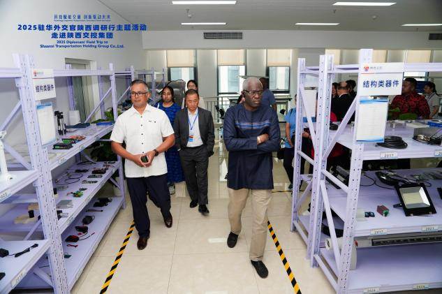 探秘陕西交控 驻华外交官看到“路联世界 交通未来”中国图景_fororder_图片10