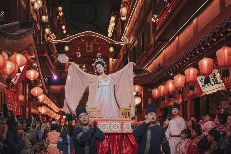 沉浸式体验再升级 长安十二时辰主题街区焕新迎客