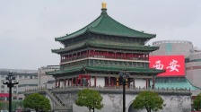 钟鼓楼广场雨中即景
