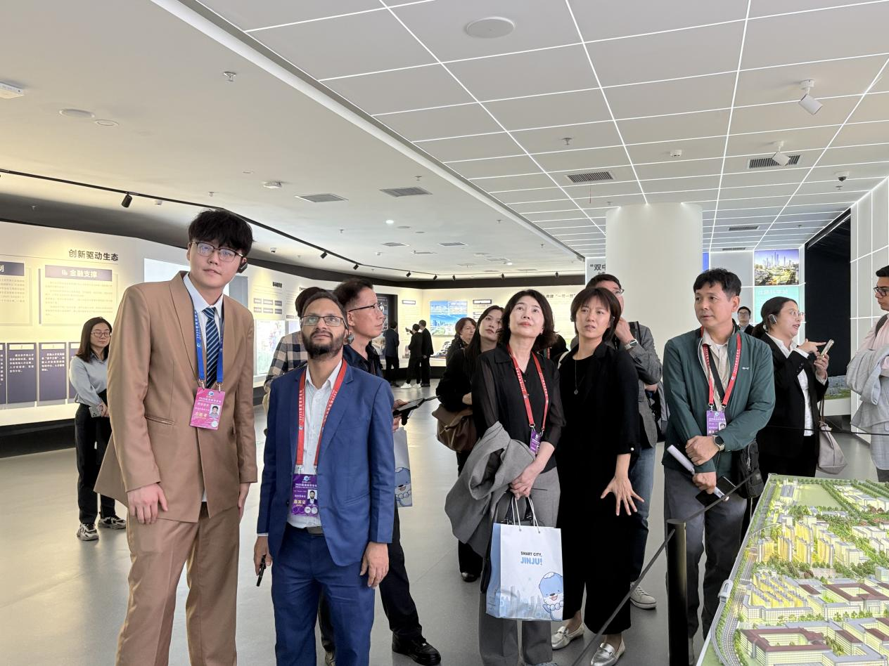 第九届丝绸之路经济带城市圆桌会开启“西安时间” 外宾共话产业合作新机遇_fororder_图片4