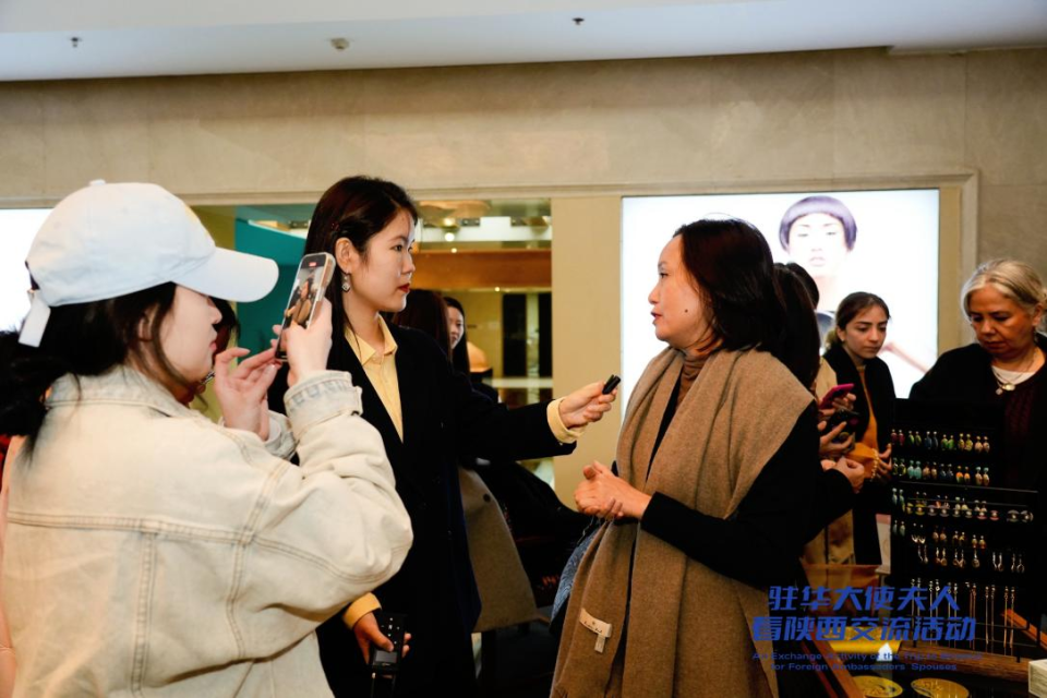 驻华大使夫人以丝绸为媒开启千年丝路美学对话_fororder_图片62