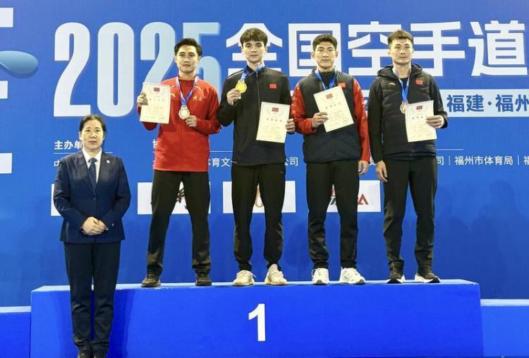 全国空手道冠军赛传捷报 陕西选手夺得1金2银彰显拼搏力量