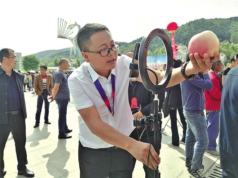 富县农产品插上“翅膀”走出乡村_fororder_微信图片_20251010091834_583_356