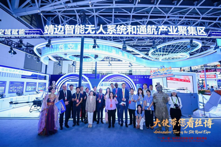 【大使带您看丝博】多国驻华使节“逛”丝博 西安秒变“世界超市”_fororder_图片25