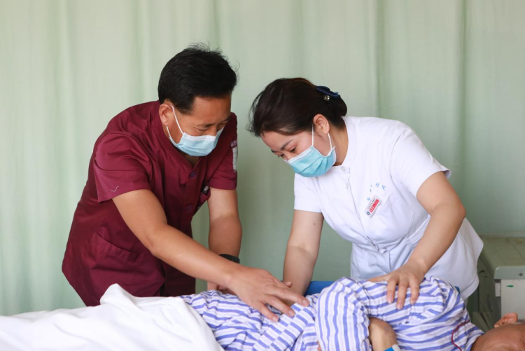 西安交大二附院试点“无陪护病房” 专业化照护服务破解“陪护难”民生痛点_fororder_图片1