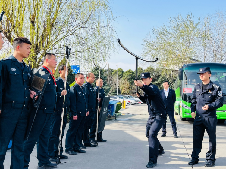 海航航空集团旗下长安航空联合陕西机场公安开展外部人员冲闯基地园区应急演练_fororder_图片15