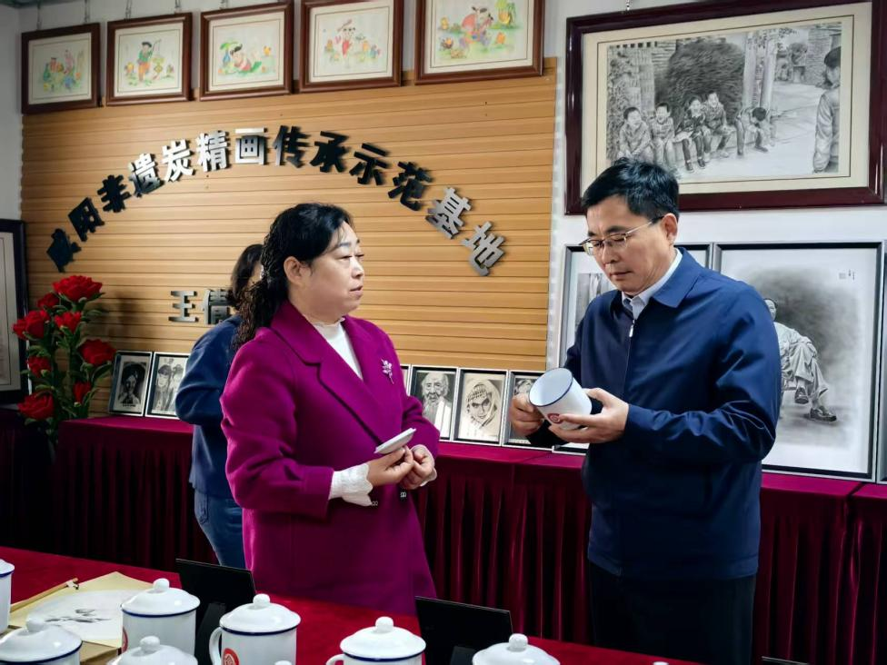 王倩:四代匠心守炭精 一笔一画续文脉_fororder_图片14