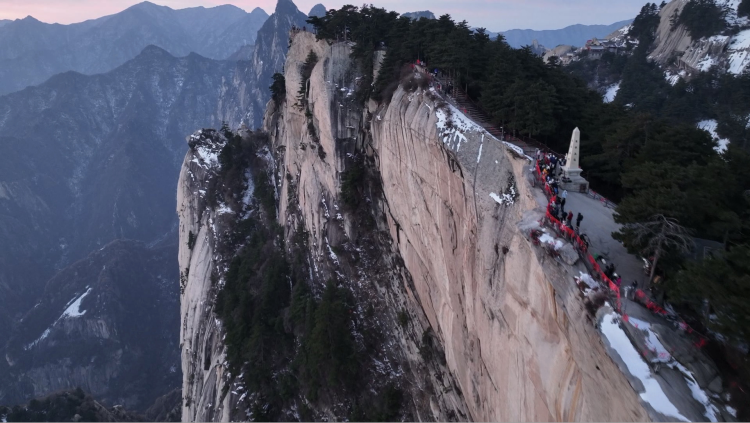 新春走基层 | 登高观日出 夜爬华山年味足服务优_fororder_图片5