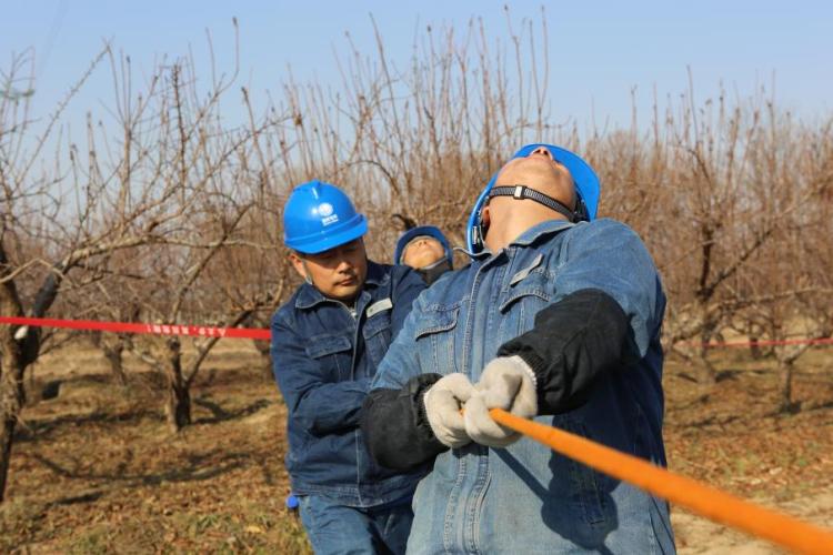 陕西渭南:加装防坠轨道 筑牢安全防线_fororder_image (4)