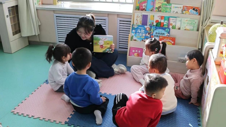 榆林府谷“双暖”工程:托育省心解民忧 就医安心惠民生_fororder_图片1