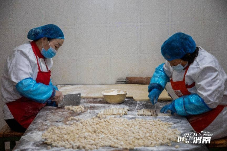 热气腾腾的中国年 | 陕西渭南:匠心“焙”出年滋味_fororder_图片1