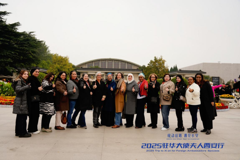 驻华大使夫人参观兵马俑 感受中华文明灿烂瑰宝_fororder_图片40