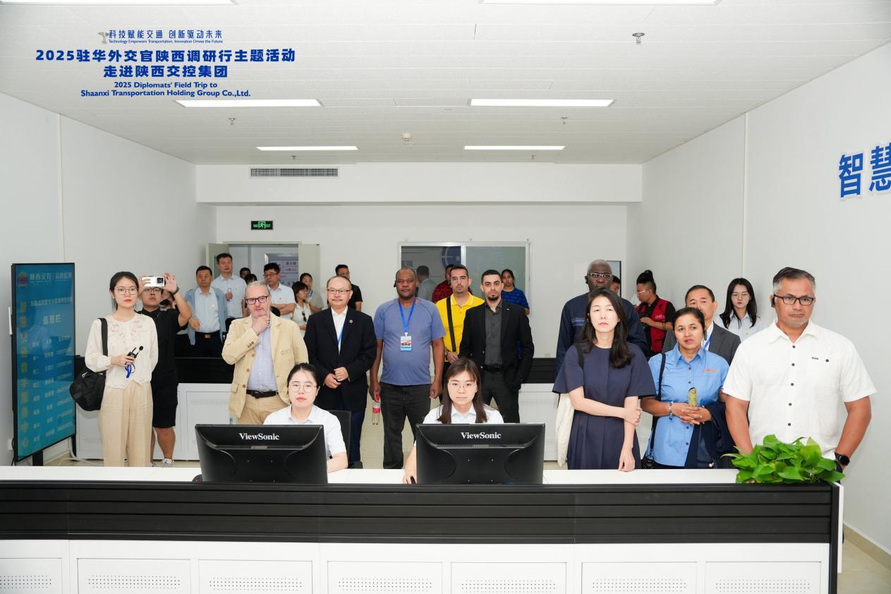 驻华外交官探访陕西智慧交通产业中试基地 探寻科技创新 “最后一公里”_fororder_wps_doc_4