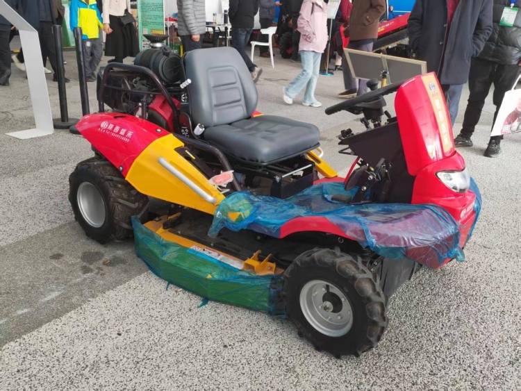 白水智慧农机装备展亮相杨凌农高会 从“汗水农业”到“智慧农业”