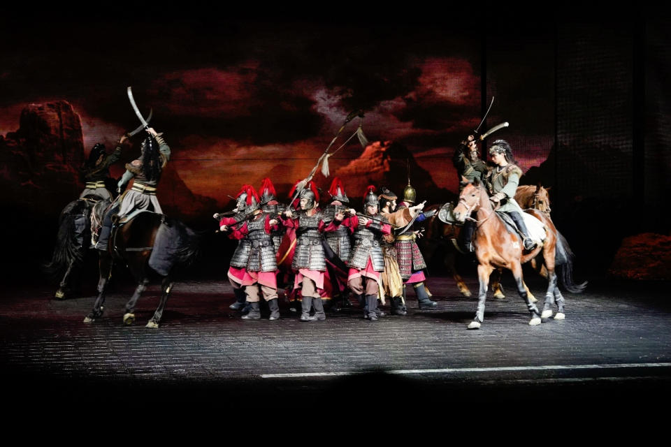 外籍专家打卡《西安千古情》 探秘如何用光影重现千年文明?_fororder_图片32