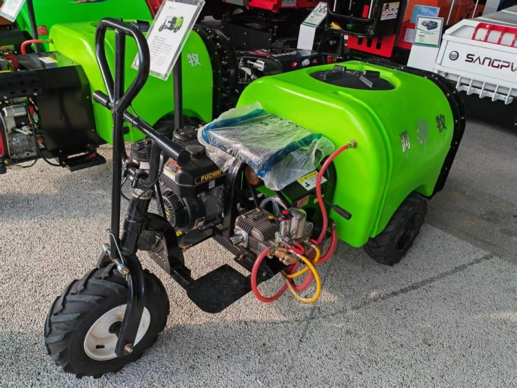 白水智慧农机装备展亮相杨凌农高会 从“汗水农业”到“智慧农业”