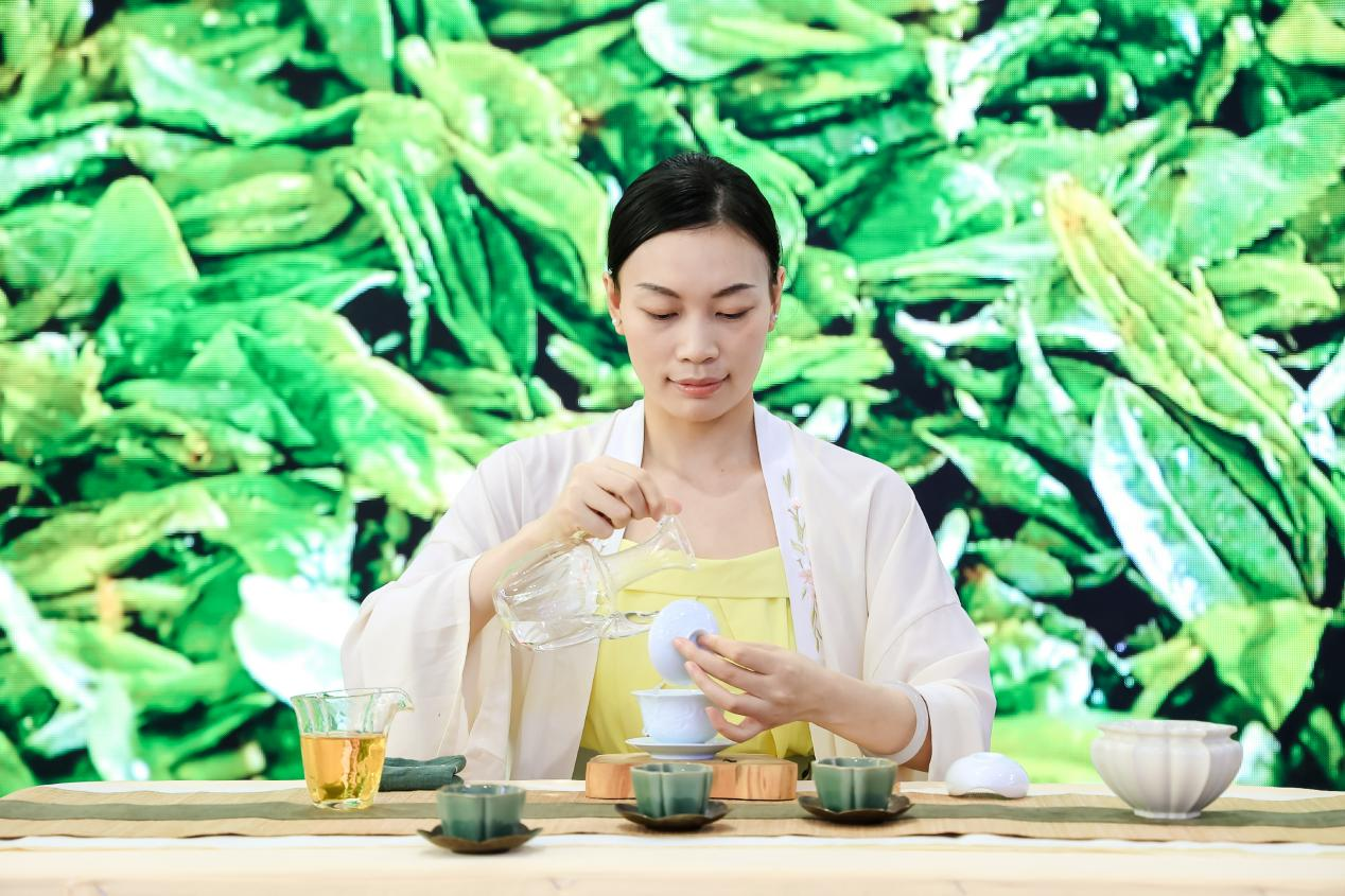 “炫彩世界”超燃现场：中外文化碰撞出彩，多元体验点燃全场_fororder_图片10