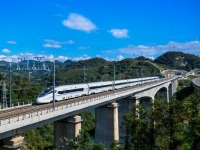 轨道上的贵州：高铁织网，市市通达