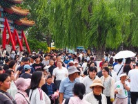 五一假日，济南大明湖游客如潮_fororder_1
