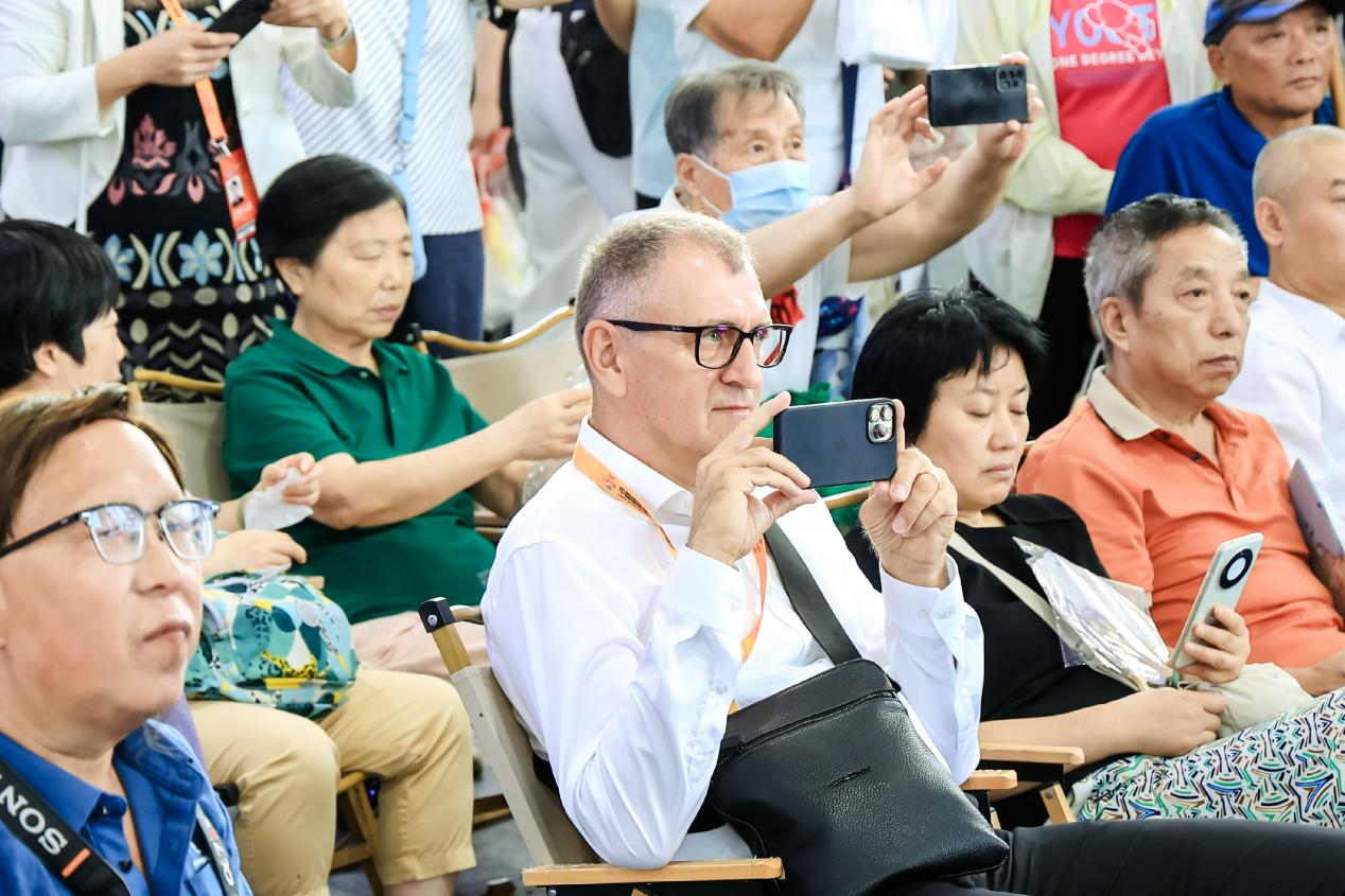“炫彩世界”超燃现场：中外文化碰撞出彩，多元体验点燃全场_fororder_图片11