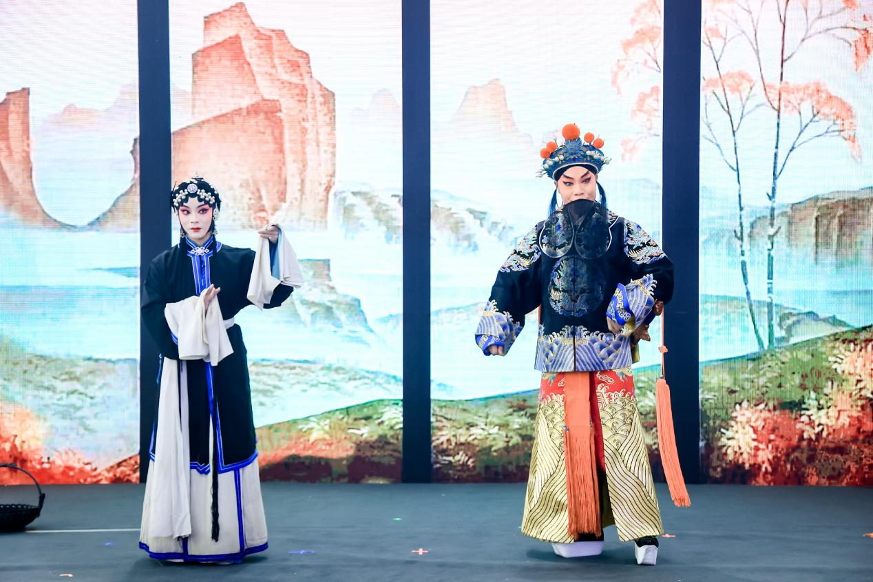“炫彩世界”超燃现场：中外文化碰撞出彩，多元体验点燃全场_fororder_图片15