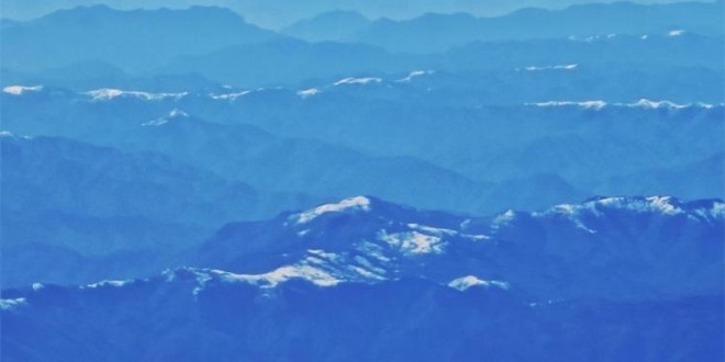 鸟瞰秦岭如巨幅水墨画