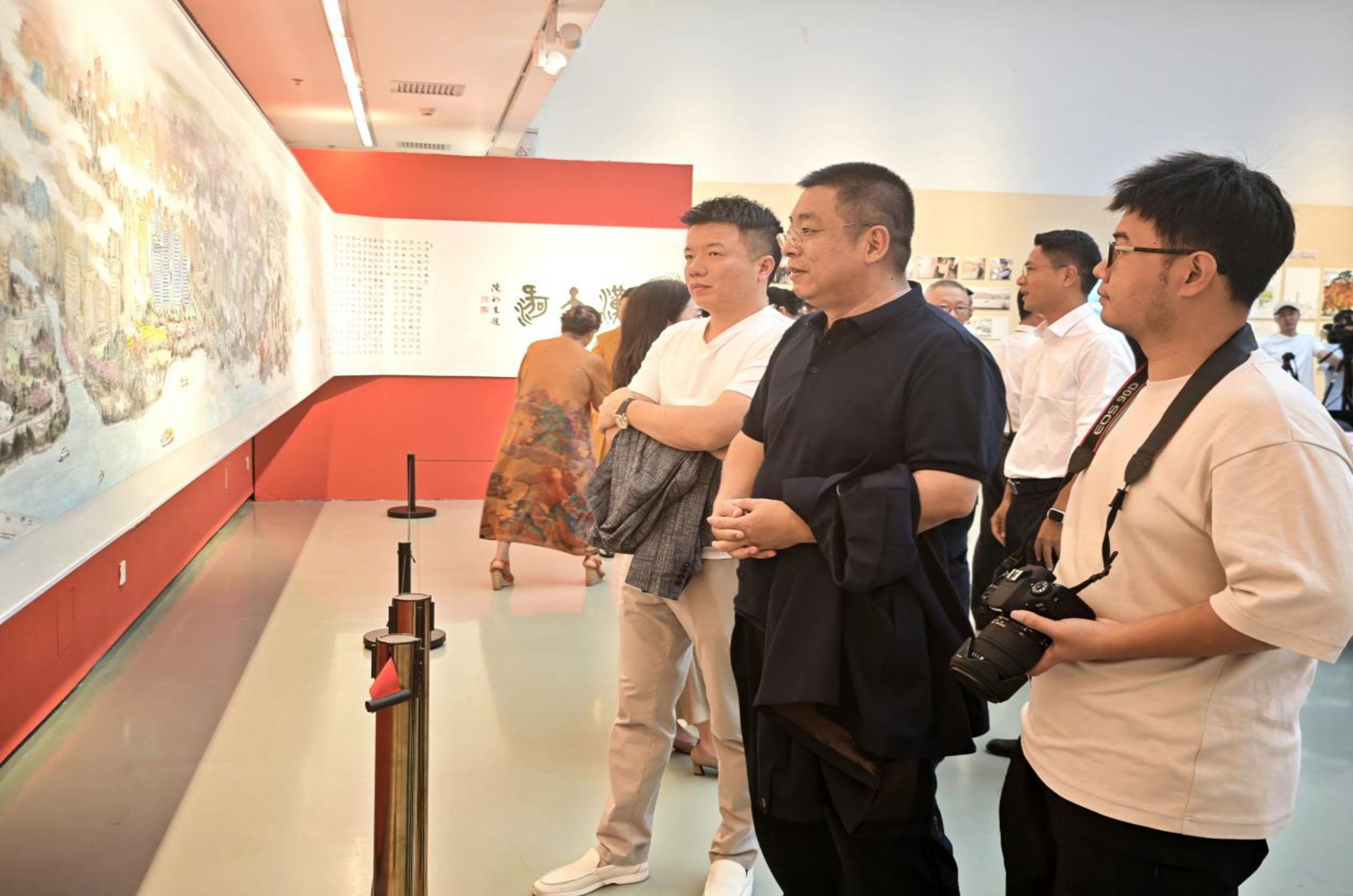 40米长卷绘40年变迁 广州天河国画图卷《星汉天河》亮相北京_fororder_图片23