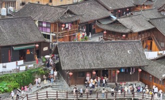 十八洞村迎来暑期旅游热