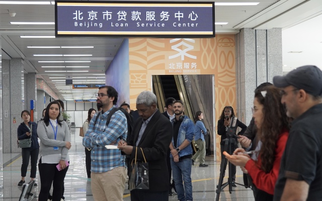 探访北京政务创新举措 拉美阿拉伯媒体记者聆听“北京声音”_fororder_外媒班
