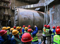 山东青岛：地铁盾构施工 双线“零沉降”贯通