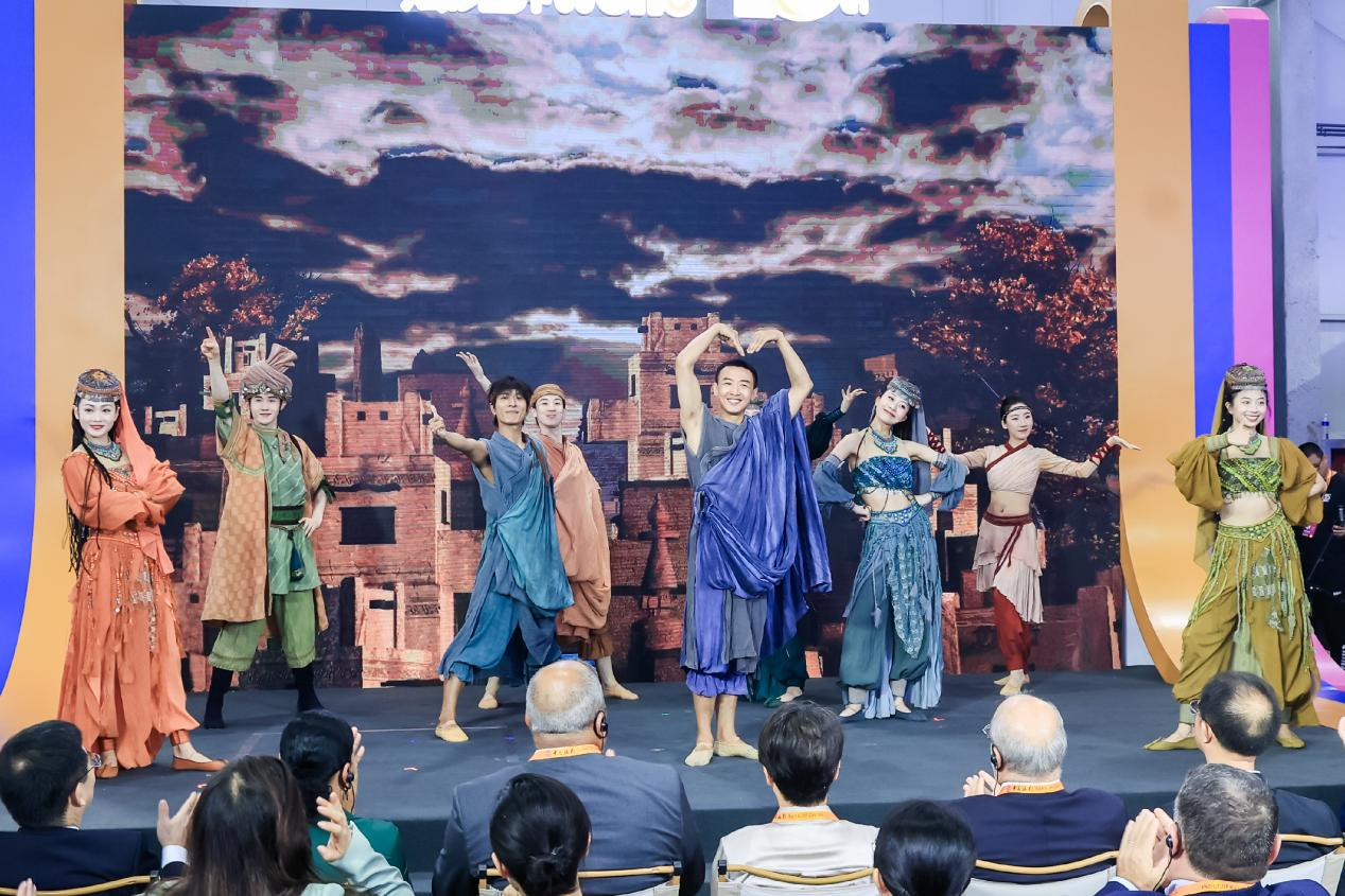 第十届“炫彩世界”文化展示交流活动启幕 共绘“一带一路”人文长卷_fororder_15