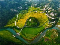 重庆黔江：水美乡村秋色浓