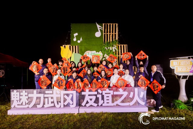 一锅老卤连通世界:与外交官一同体验中国卤味之都的魅力 一锅老卤连通世界:与外交官一同体验中国卤味之都的魅力_fororder_微信图片_2025-10-26_173608_710