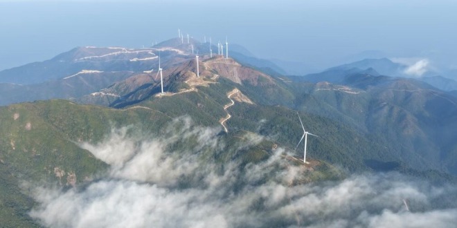 冬韵姑婆山：云海揽风车 晨光绘天幕