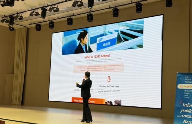 探访北京政务创新举措 拉美阿拉伯媒体记者聆听“北京声音”_fororder_外媒班4
