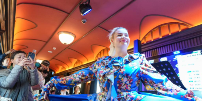 “伊春号-至尊亚雪”旅游专列试运行