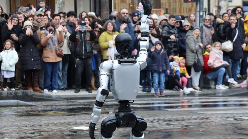 Entre tradition et innovation, le défilé du Nouvel An chinois 2026 anime les Champs-Elysées