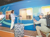 “悠享龙江·银旅号”适老化旅游专列首发_fororder_706ac1eb0f0c4464ae28e21f3deb612b.767x512.750x2147483647