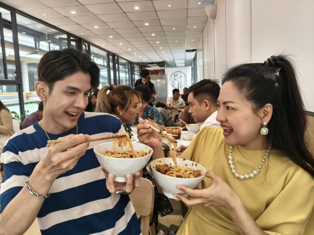 外眼看云南：东南亚网红镜头下的烟火气与国际范儿，收获全球千万播放量！