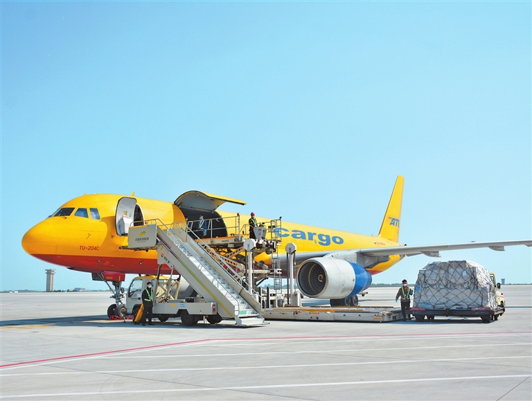 空中丝路 从“物流动脉”到“产业引擎”