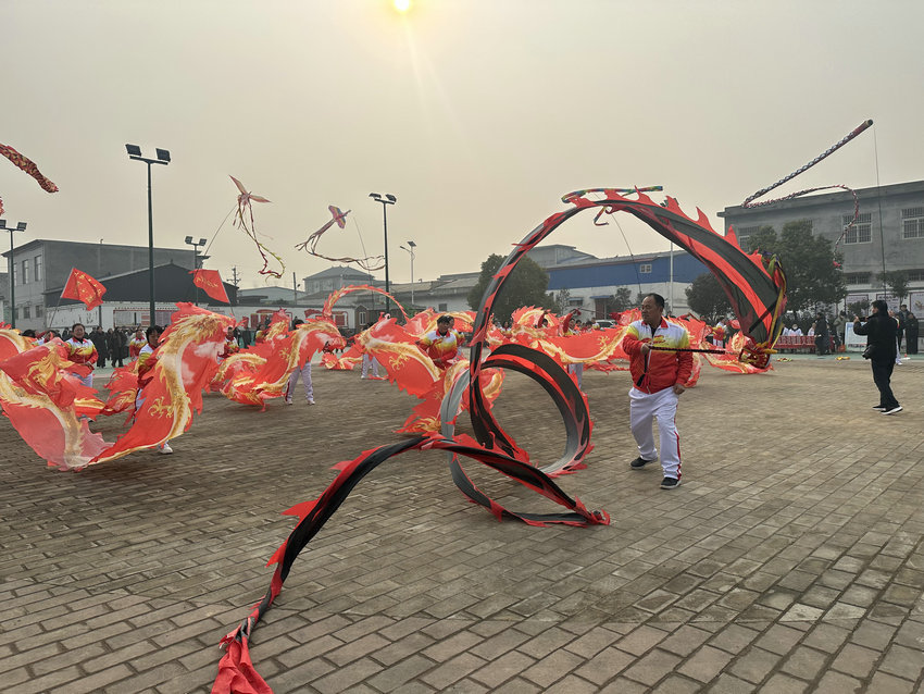 17项活动贯穿新春 平顶山市叶县春节文化盛宴“点亮”群众幸福年_fororder_节目表演现场