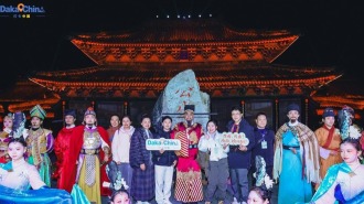 【2025打卡中国】千年汴梁“触手可及” 外国网红沉浸式体验“国潮”河南