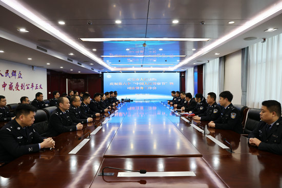 河南省灵宝市人民法院开展庆祝第六个“中国人民警察节”系列活动_fororder_灵宝市人民法院庆祝第六个“中国人民警察节”暨司法警务工作会现场 摄影 张芸曦