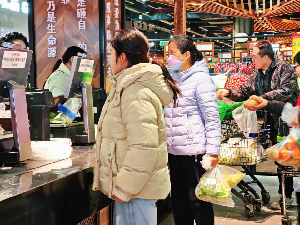 高质量发展地方亮点丨从消费“流量”到发展“增量”——河南许昌推广胖东来式服务一线观察