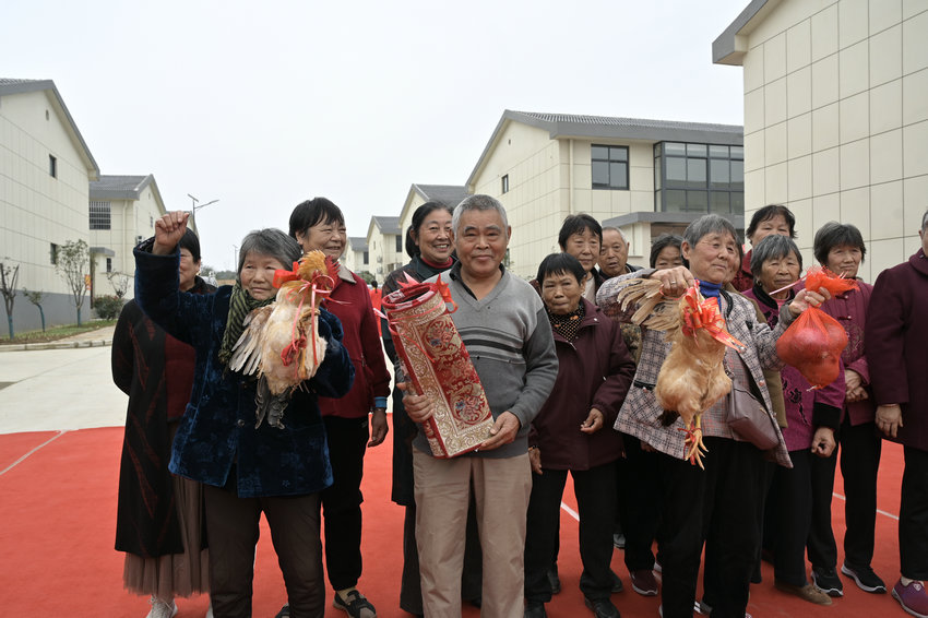 信阳市新县:重阳敬老 情满金秋_fororder_获奖啦(焦汉平 摄)