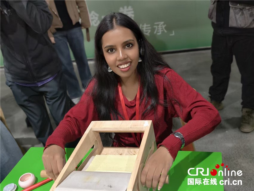 药草香里探产业 外国青年、网络达人“艾”上南阳_fororder_微信图片_20251113215732_55_55